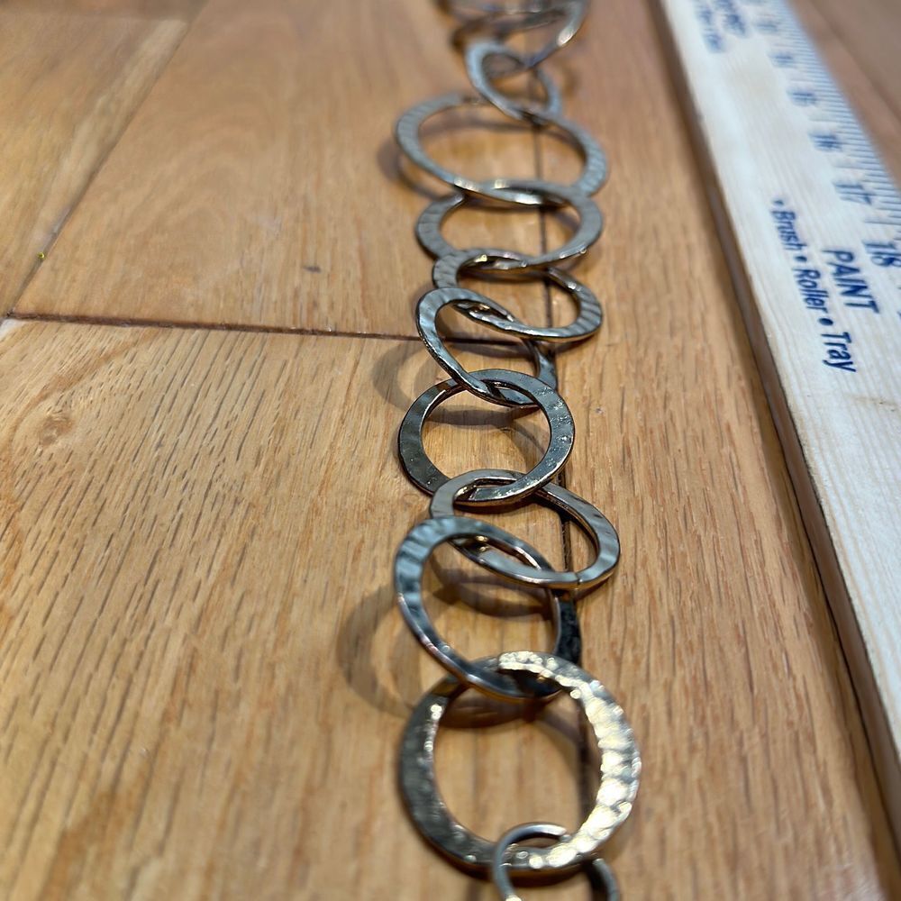 Hammered gold ring loop necklace - Picture 7 of 7